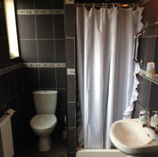 Kilcar House en-suite bathroom